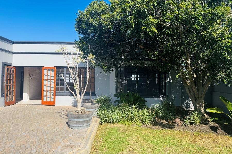 3 Bedroom Property for Sale in Sandbaai Western Cape